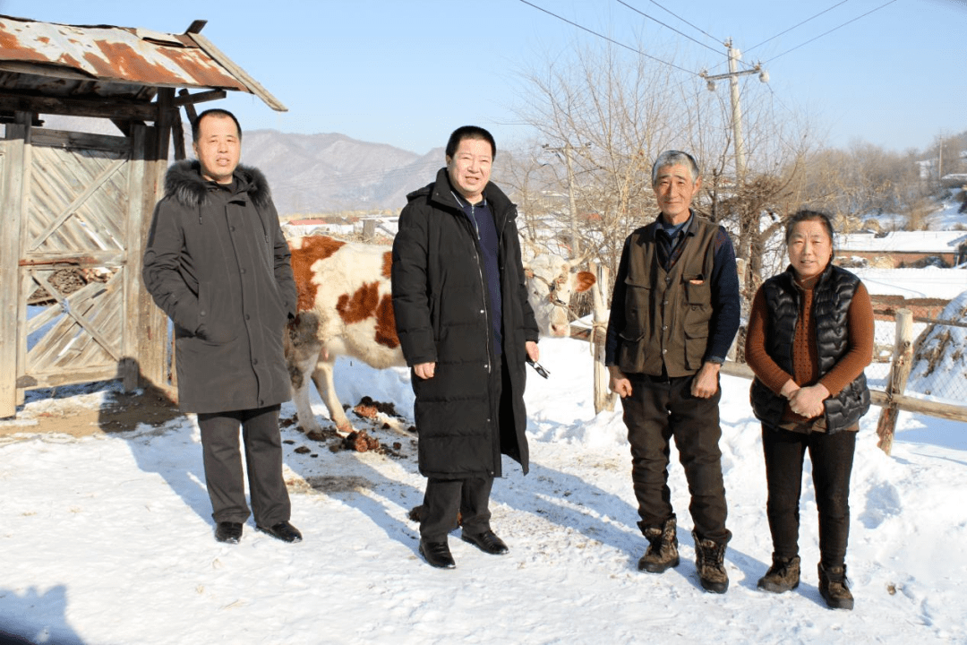 走近代表白山市人大代表刘成东关注民生办实事心系百姓解忧难