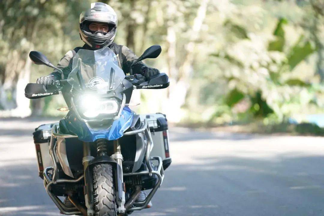 线路介绍为满足更多骑士的需求,易驰摩旅推出ab两种摩博会打开方式,供