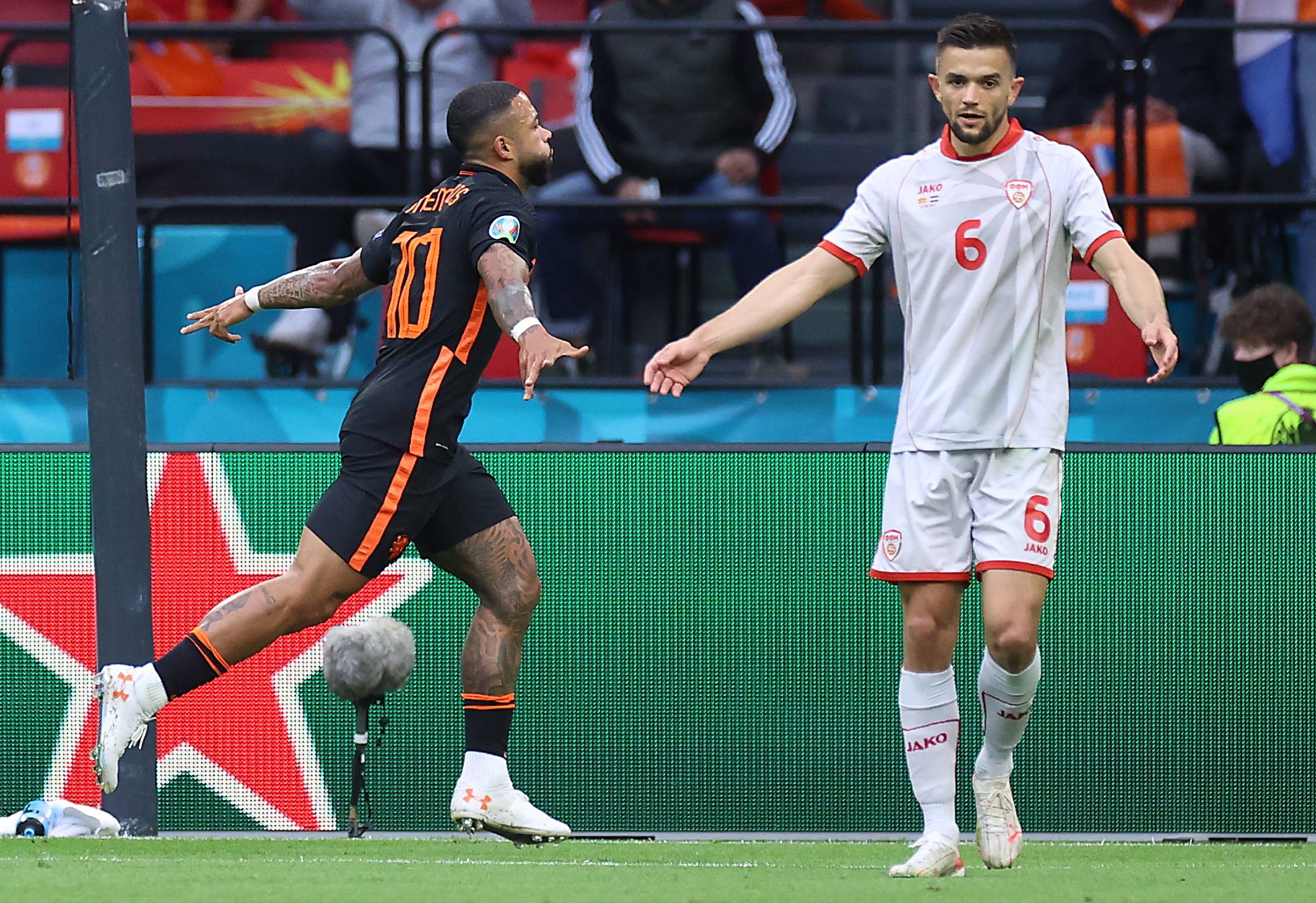 足球——欧锦赛:荷兰胜北马其顿_马其顿队