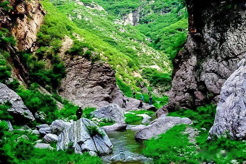 周末1日九龙峡谷原始河谷の九龙镇峨峪村白草畔水库龙凤山庄11公里