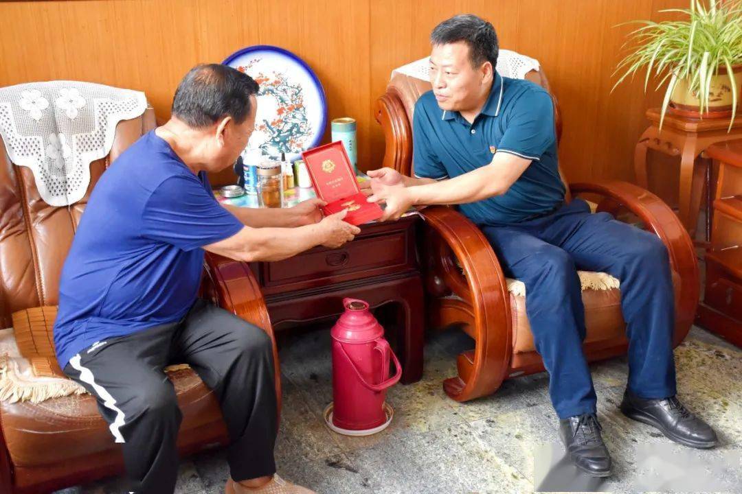市委副书记,市长李玉祥到柳疃镇开展 "七一"前走访慰问老党员活动