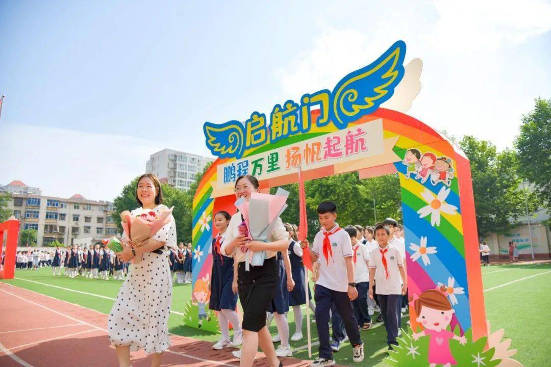 市光明路小学毕业典礼毕业季献礼百年感恩行逐梦启航