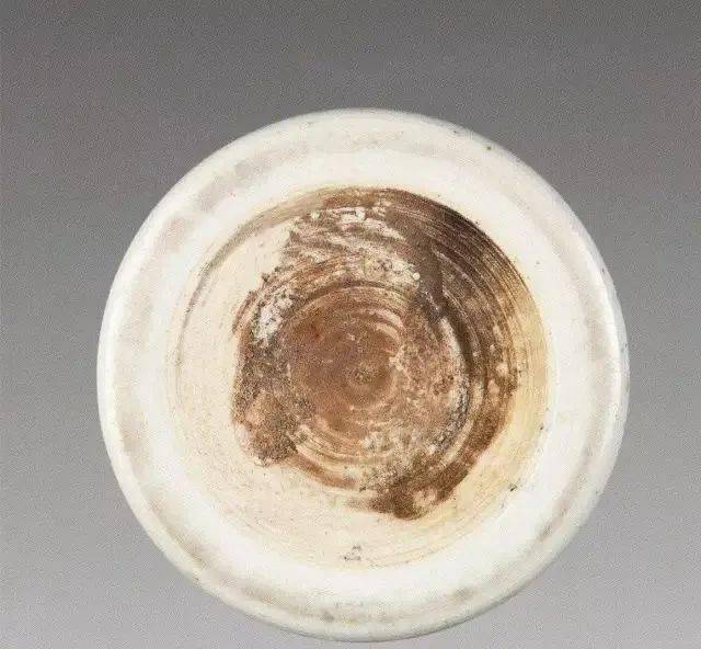 纹盘乾隆高3厘米 口径20厘米 足径12厘米蓝地轧道粉彩皮球花纹盘乾