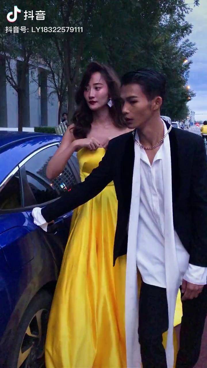 是不是女生穿抹胸都会担心掉下来苗苗vivi陆仙人