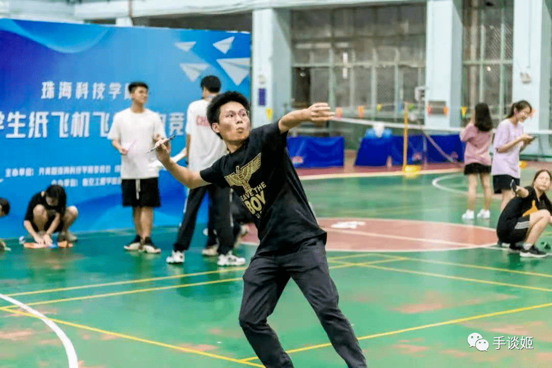 这合理吗日本大学生将纸揉成团参加纸飞机比赛获得冠军