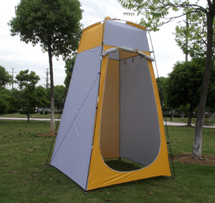 花了大钱的"网红中产露营",比想象中还离谱_帐篷