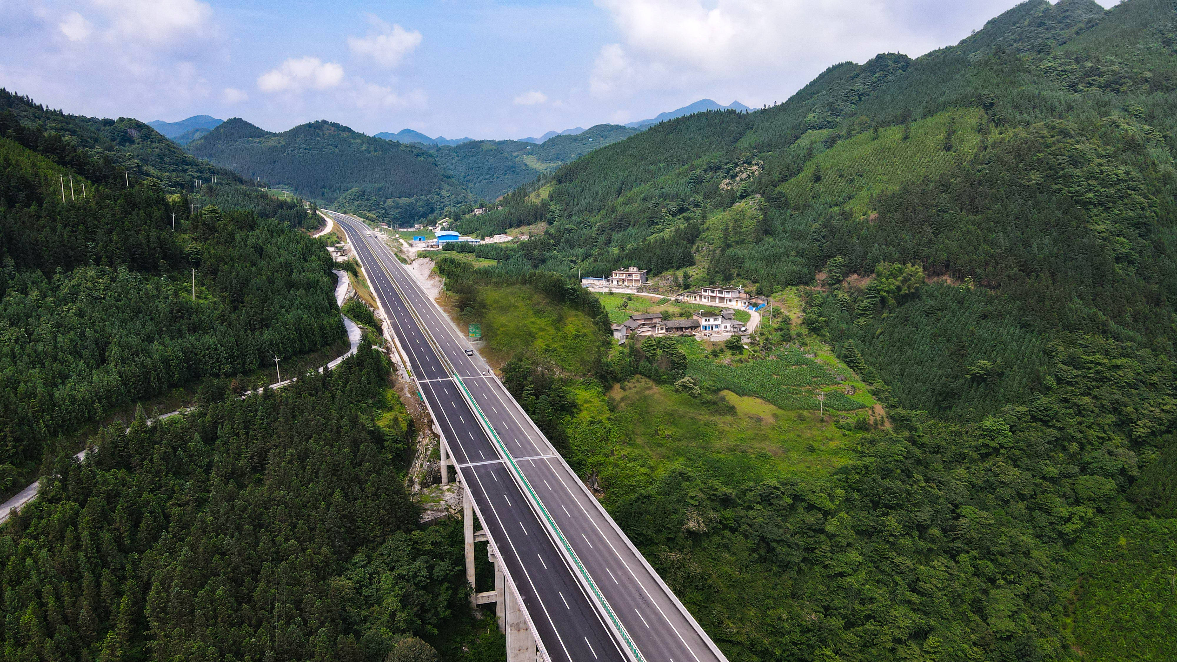 泸州叙永至云南威信高速公路通车 四川再添一条南向出川大通道