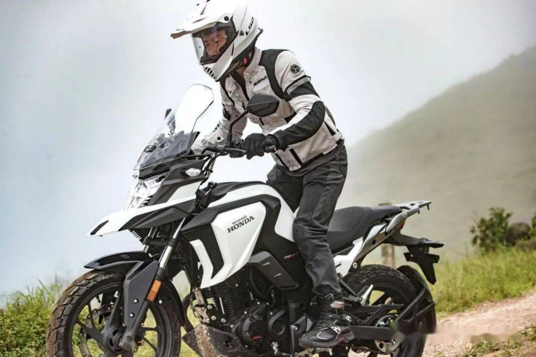 全副武装的初级摩旅利器新款五羊本田cb190x发布
