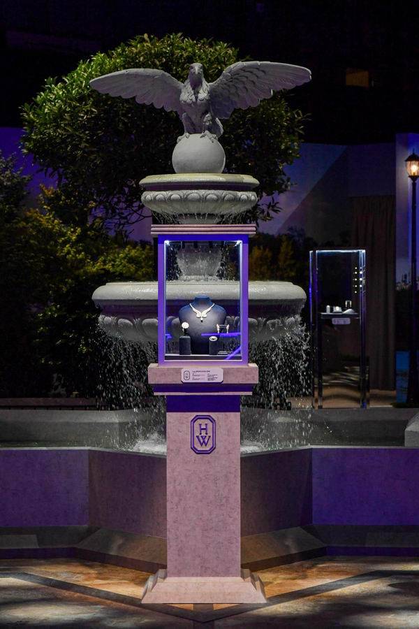 �߽���Щ�鱦���չ,����һ���貵�ʱ��֮��