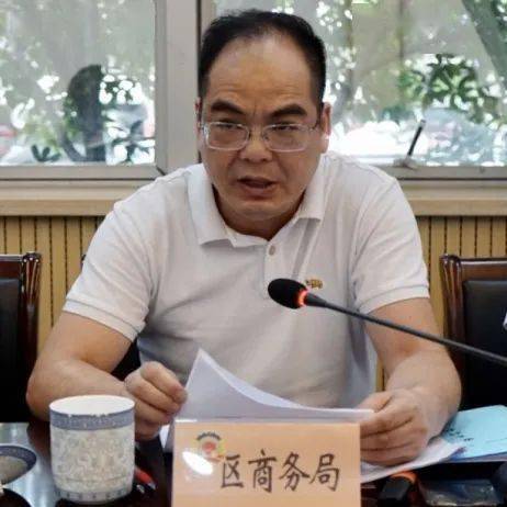 将重点建设的夜间消费街区纳入环境整治和亮化,绿化工程的年度工作