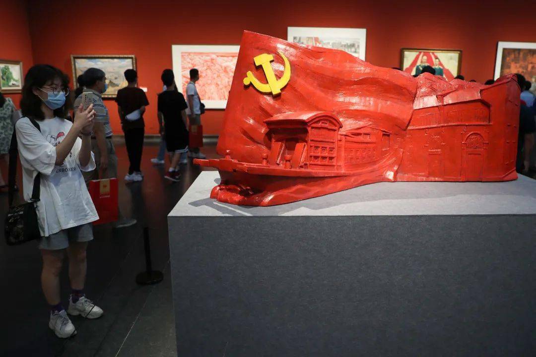江苏省庆祝中国共产党成立100周年美术书法精品展开幕