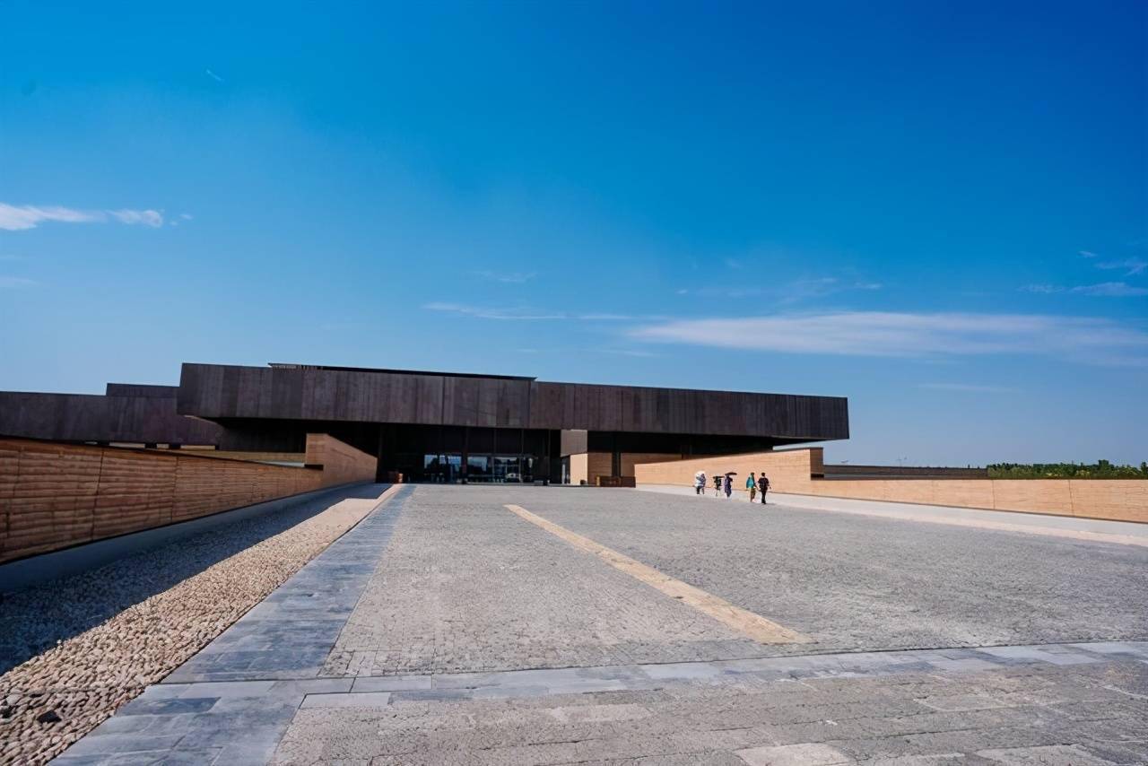 二里头遗址一个仅挖开2却惊动世人的洛阳博物馆