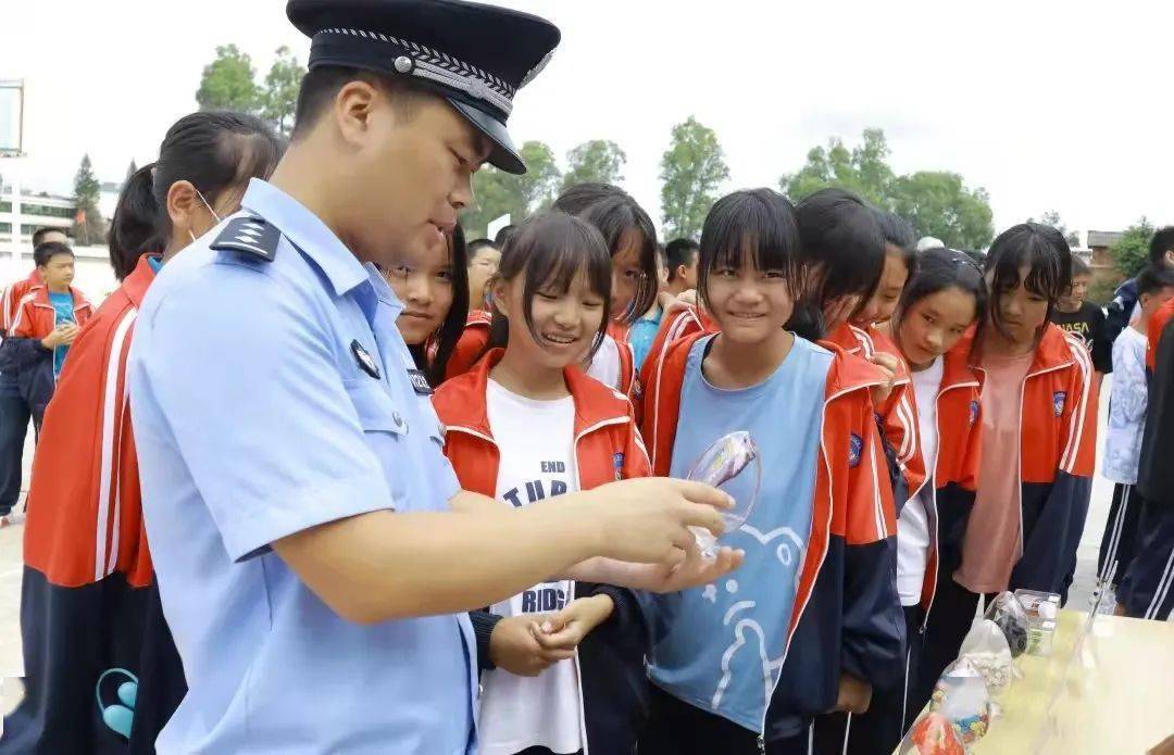 永仁县 "6·26国际禁毒日"宣传暨禁毒宣传进校园活动启动仪式在莲池