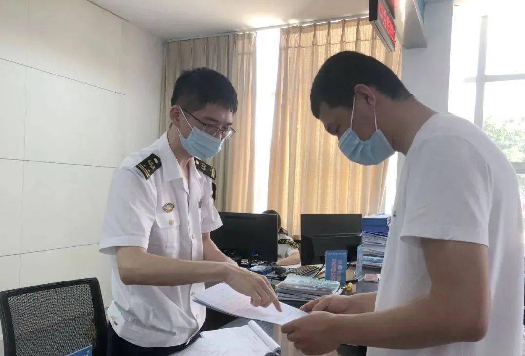 据平潭海事局政务中心主任郑敏敏介绍,船舶登记量上升离不开实验区