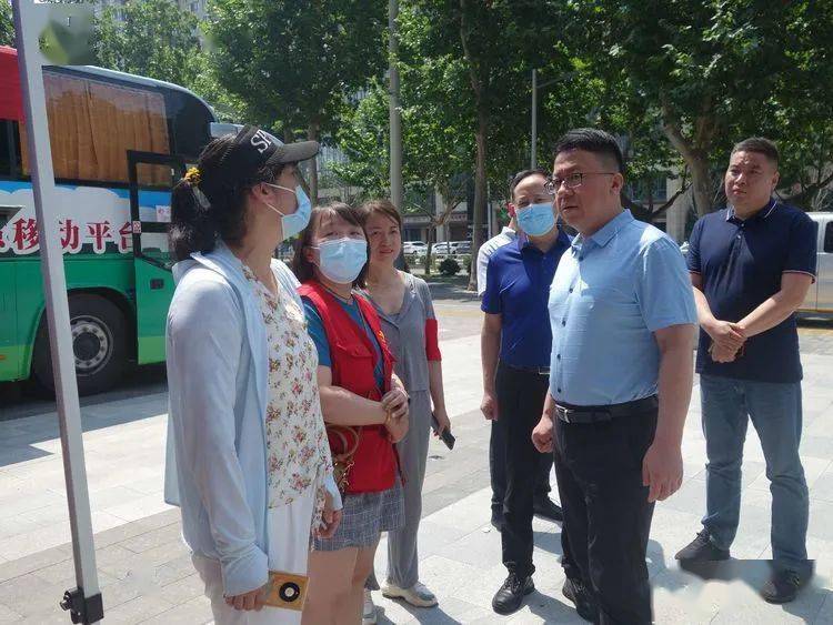 碑林区政府区长马翔检查疫苗接种和城市精细化管理工作