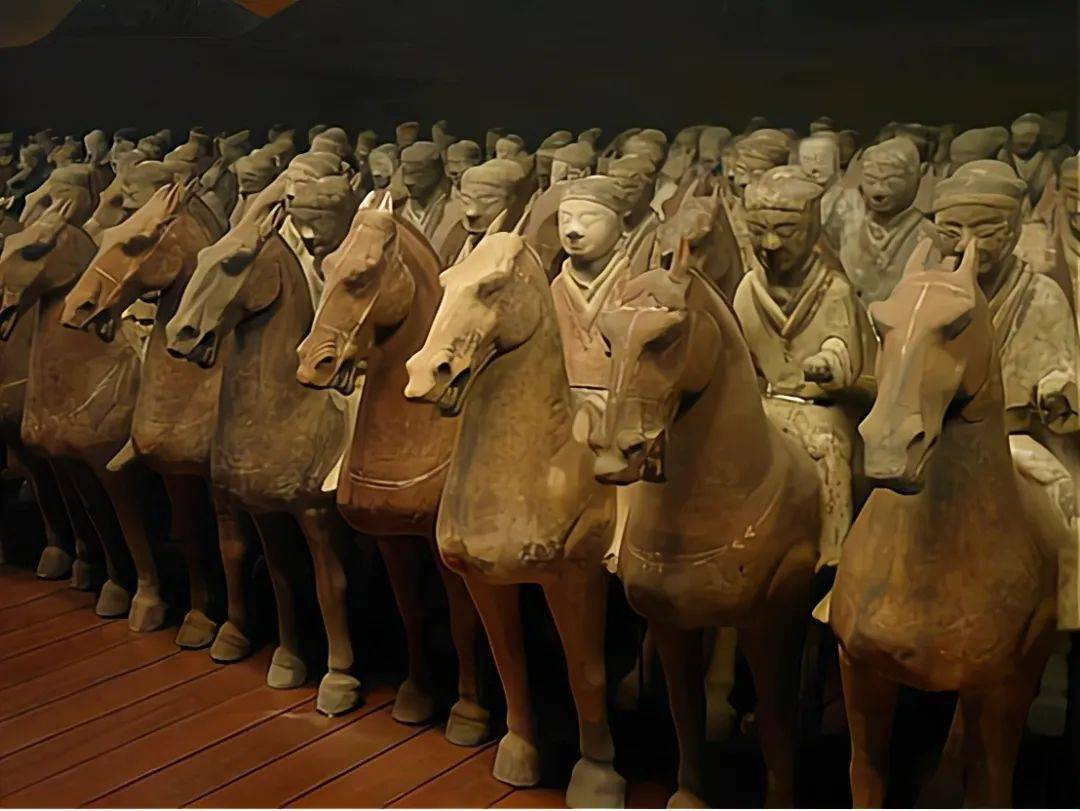 上图——汉朝骑兵俑四,结语皇帝一直是无数人仰慕的对象,许多人看到了