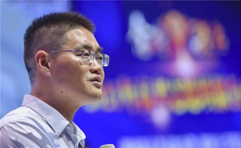 再来看看,喜庆楼集团董事长的吴宏斌到底是一个什么样的人?