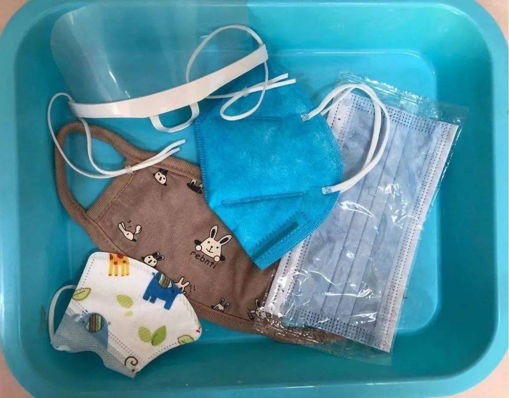 雅正幼活动漂亮的口罩雅正幼儿园小班级创意绘画活动