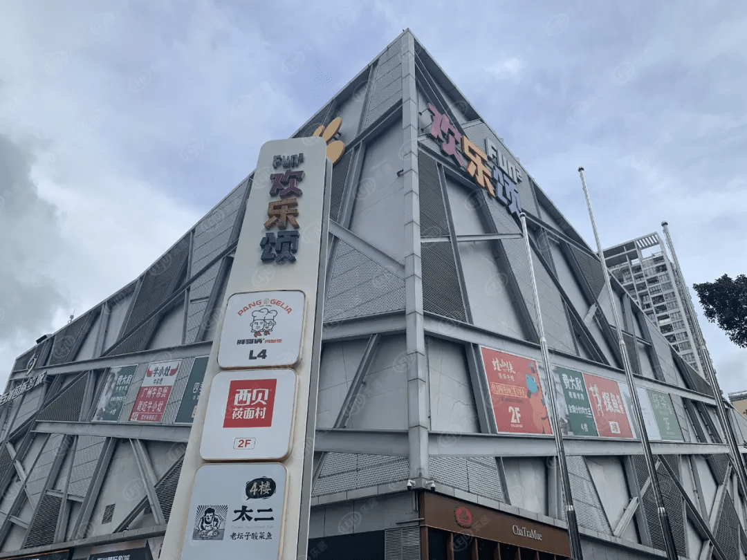 项目周边有南山华润欢乐颂购物中心,南山文体中心,南山图书馆,南山