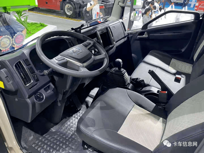 自主电控40分钟充电70解放j6f亮相世界电动车大会