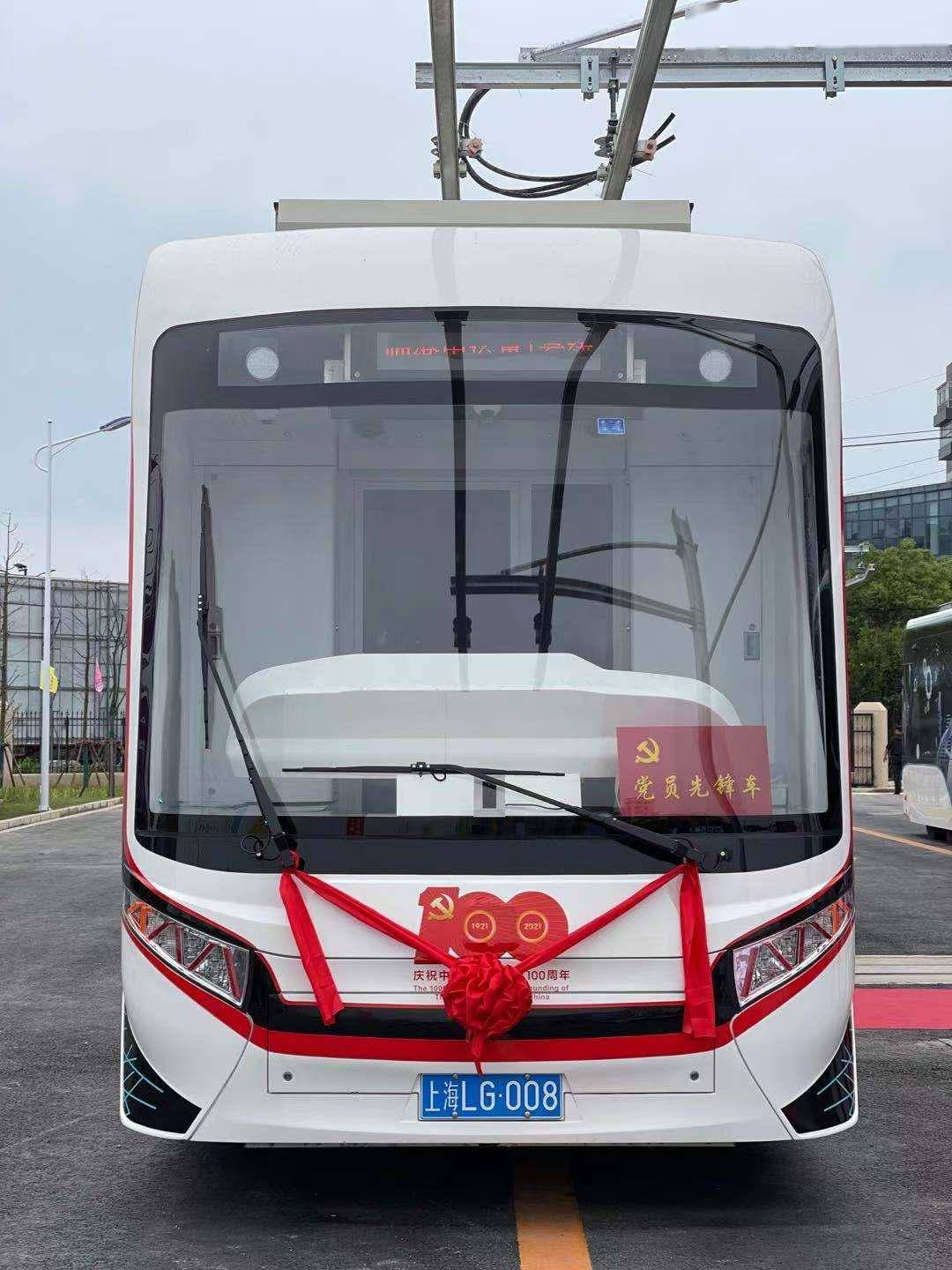 临港中运量1号线今天首发运营