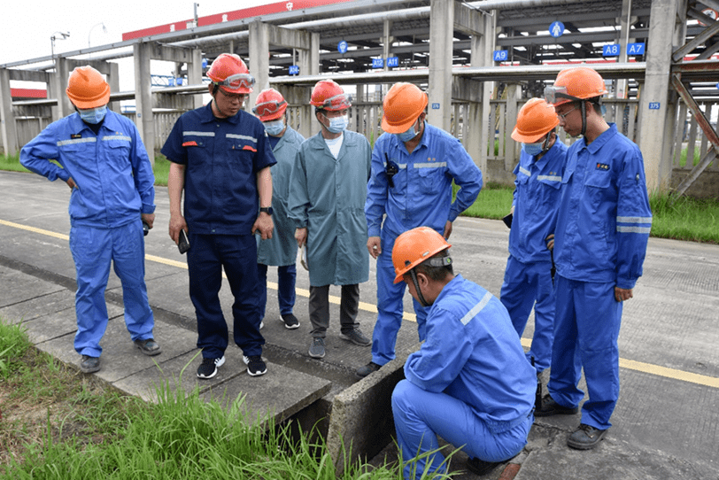督导核查组专家苟正华检查甲苯泵区在检查另一家武汉恒阳化工储运有限