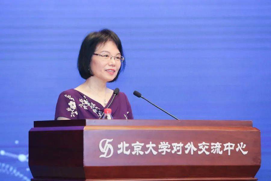 肖瑞平汇报学院建设情况