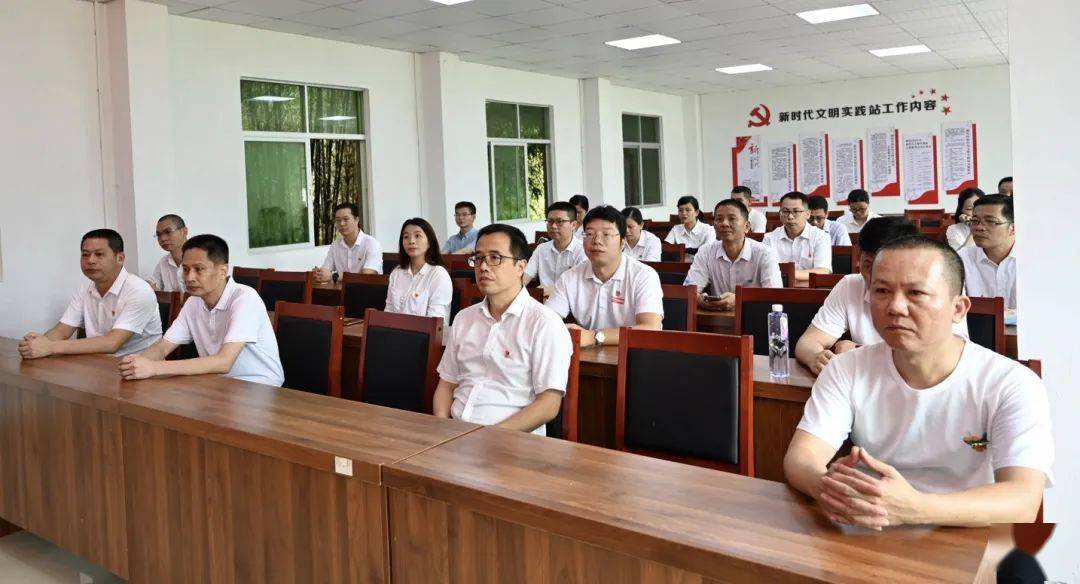 瞻仰革命圣地传承红色基因陆河县人民医院党委开展党史学习教育主题