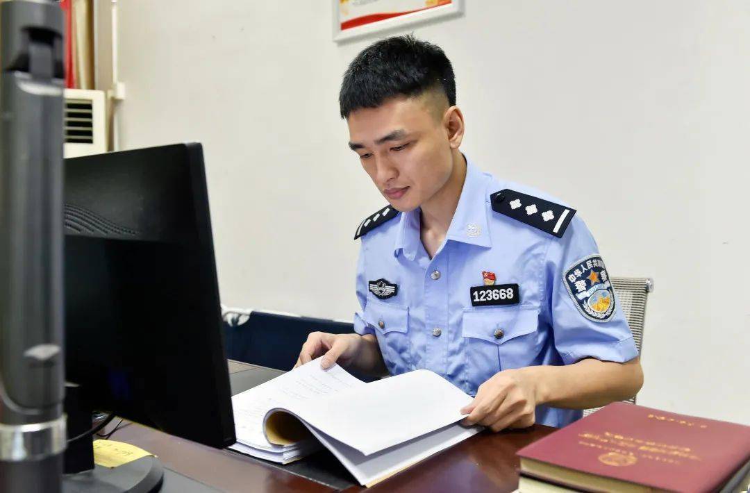 在冠状肺炎病毒肆虐期间,曾海波除了要负责疫情的应急防控工作外,同时