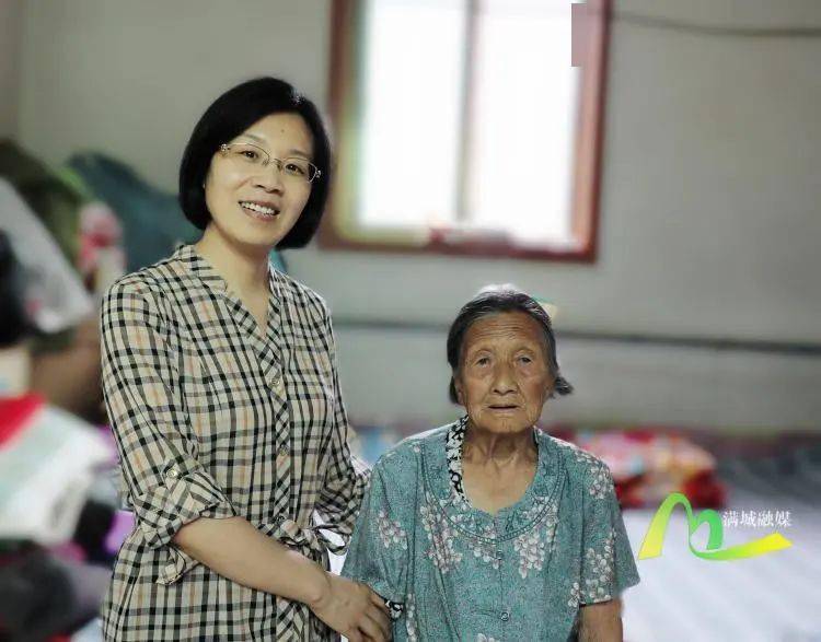 满城区"七一"前夕走访慰问老党员和优抚对象