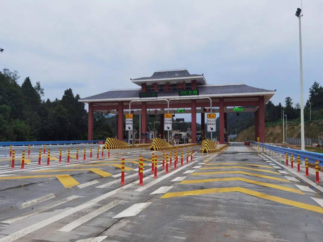 通车后,遵义到余庆县的时间从原来的3个小时缩短为70分钟,黔北地区到