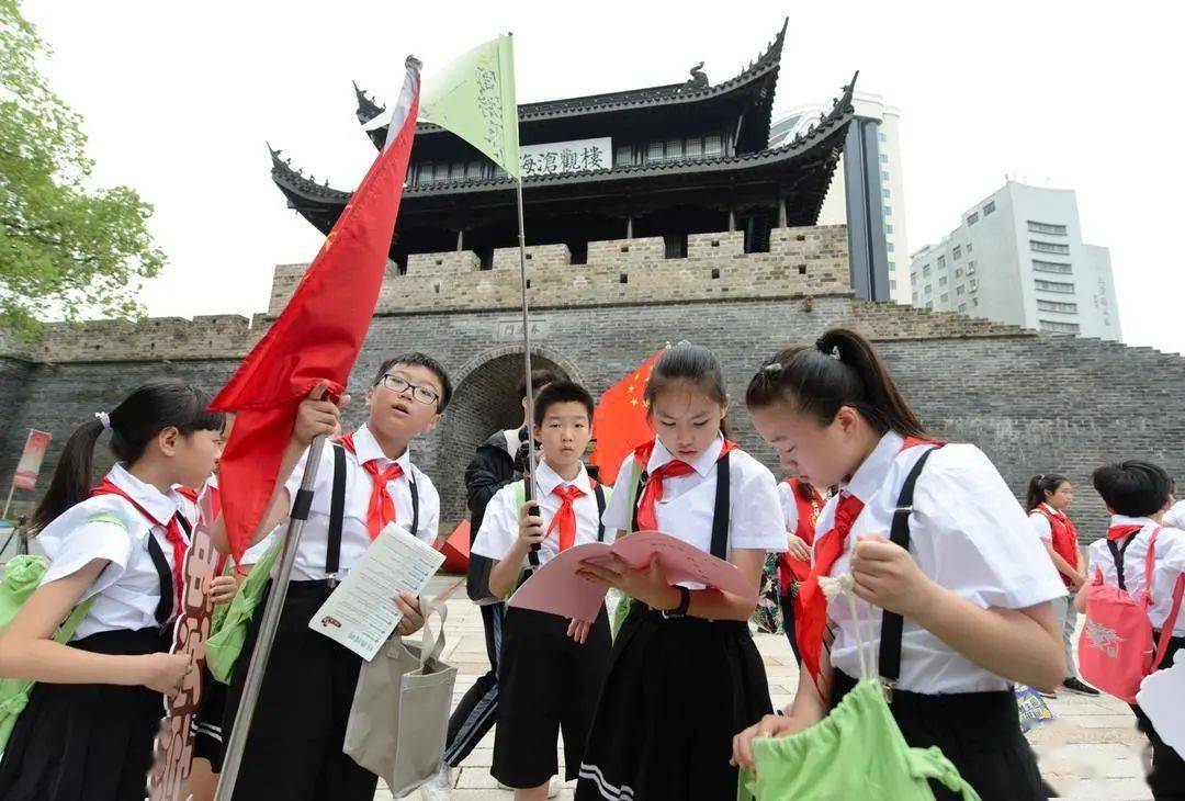 南湖畔"红船少年"开展新时代"重走一大路"红色研学活动_实践