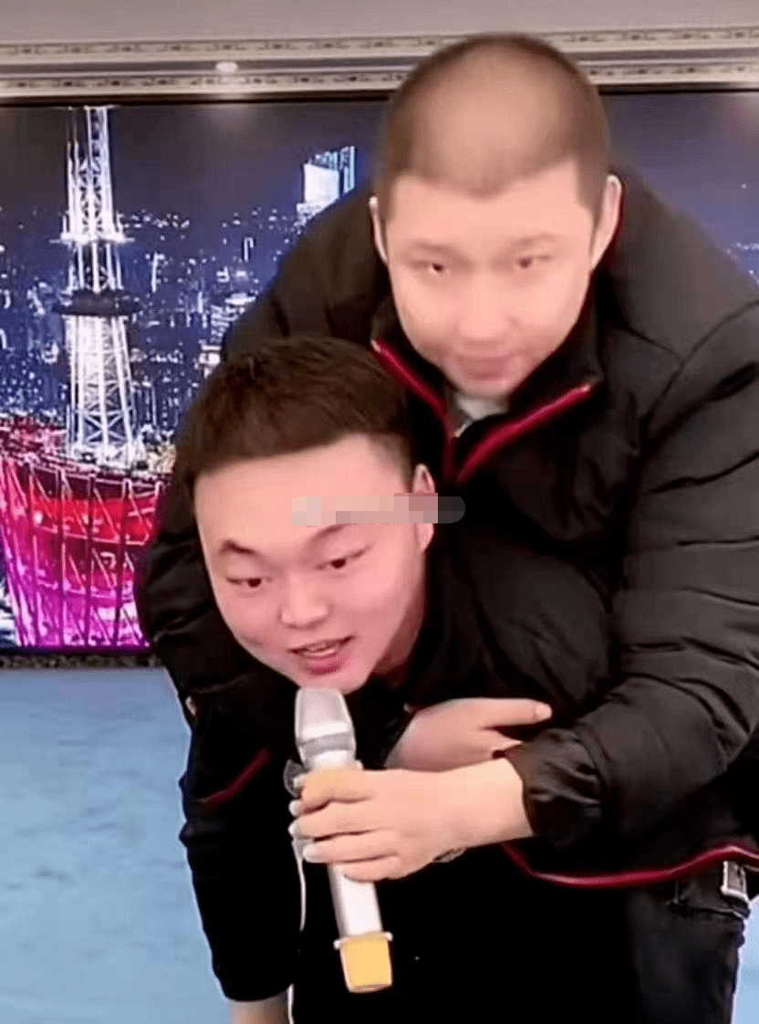 散打私密聊天记录曝光!二驴保镖离开驴家班?直播回应!