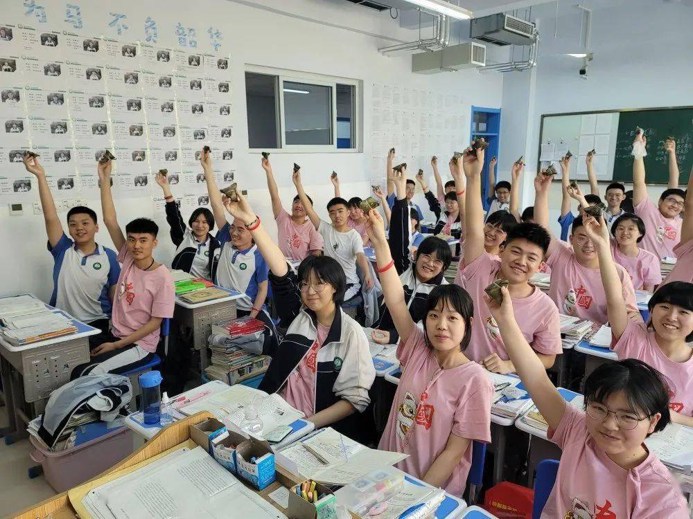 【校园新闻】致敬青春，拥抱未来——高三（6）班，情系三中，青春无悔！