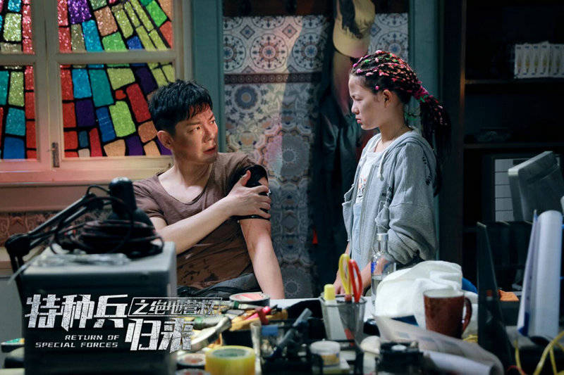 鹰猎担任编剧,电影《特种兵归来绝地营救》以狼王龙卫单兵作战为主,在