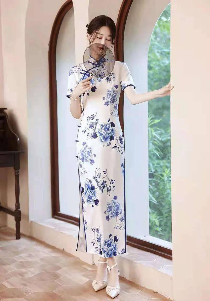 好看又凸显身材的旗袍图片 51df337109d54ee8801e91406ec298c8.jpeg