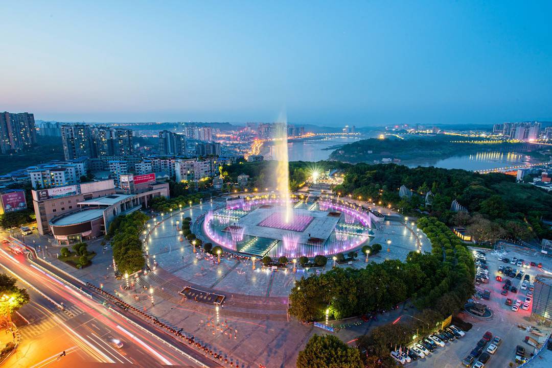 滨江之城广安.【作者简介】黎均平,笔名川力子,四川省作家协会会员.