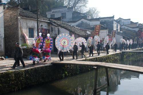 农村送葬出殡忌讳交头接耳互喊名字为何不仅仅是为了尊重逝者