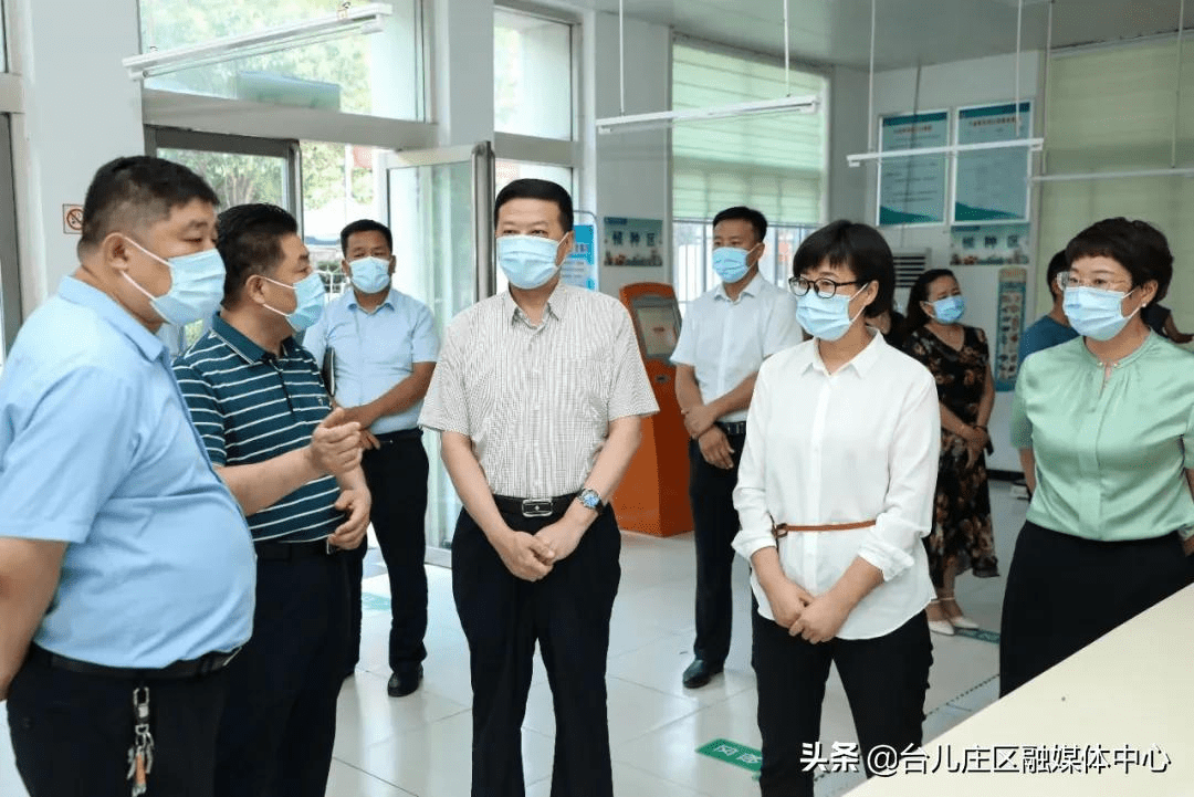 区委副书记,统战部部长闫羲和,副区长王晓丽陪同