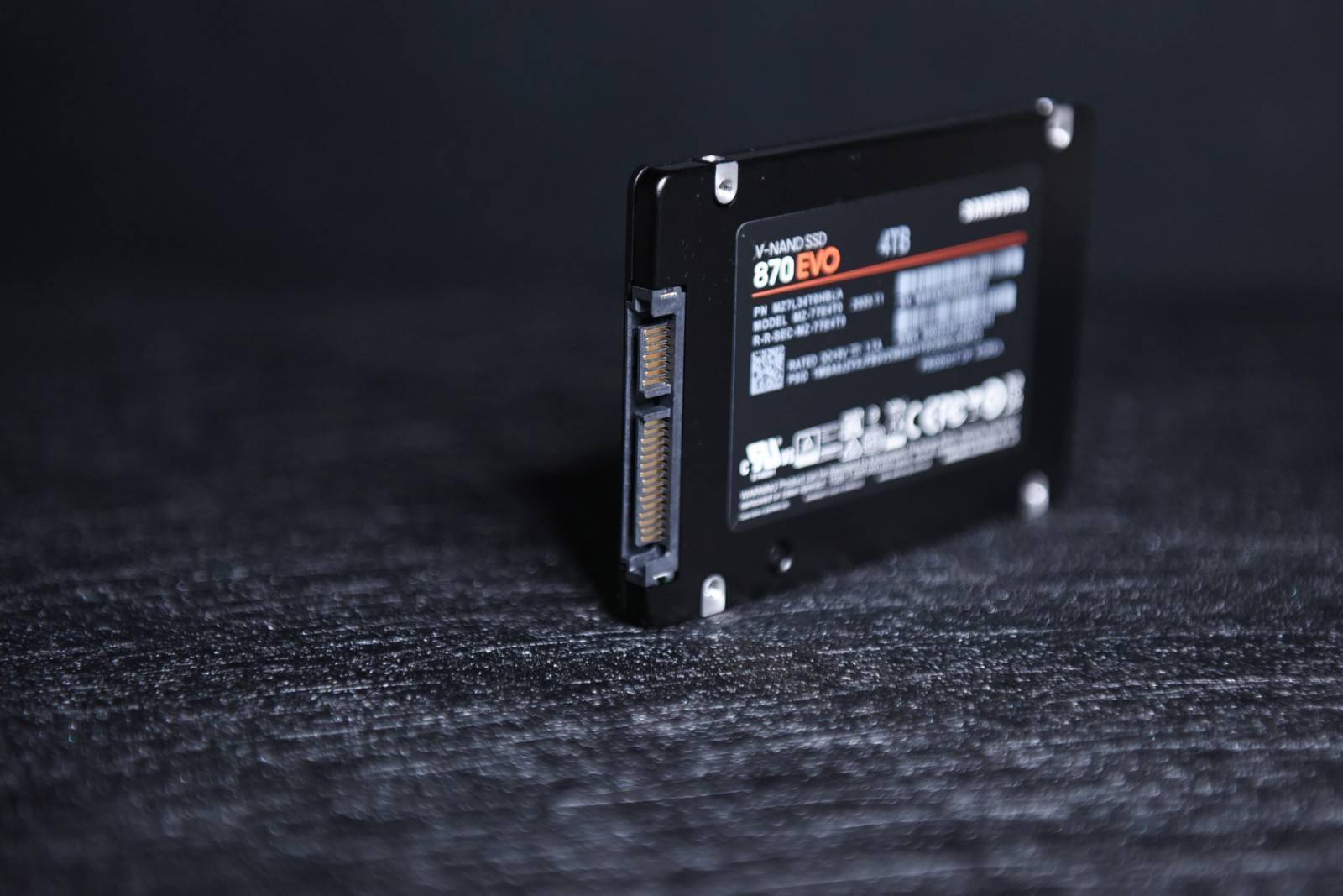 4tb固态硬盘内部究竟是个什么模样