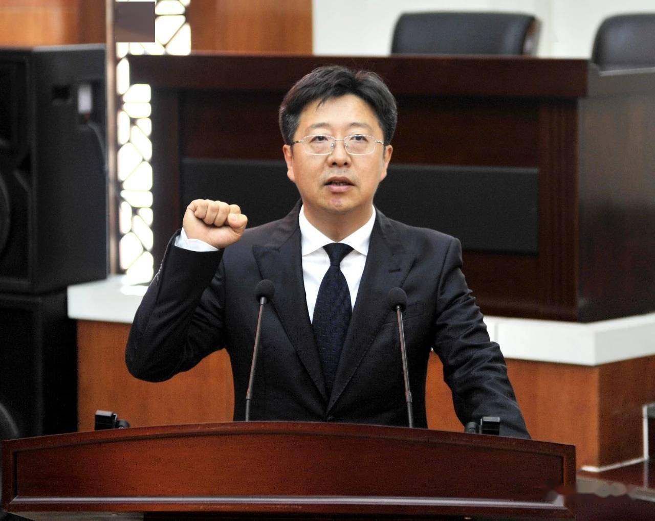 安阳新任代理市长宣誓就职