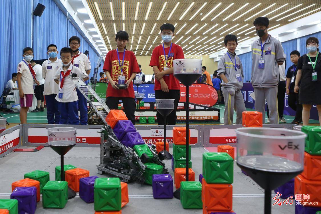 竞赛|天津青少年比拼机器人