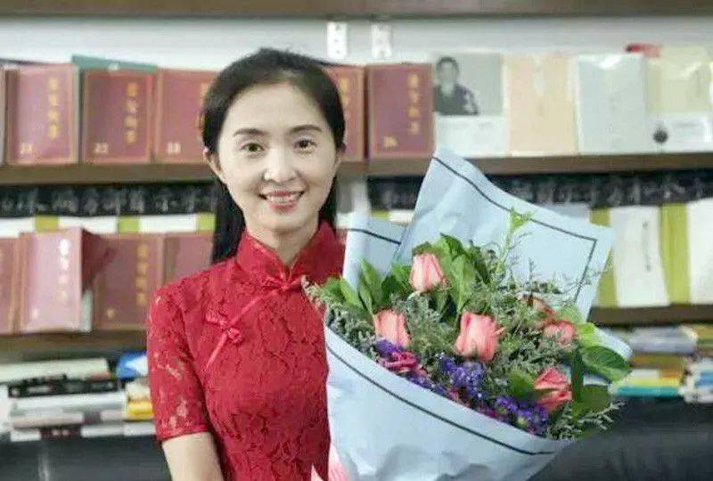 中国最美女校长 d42450f4c8c9490284ea8fd0039534a0.jpeg