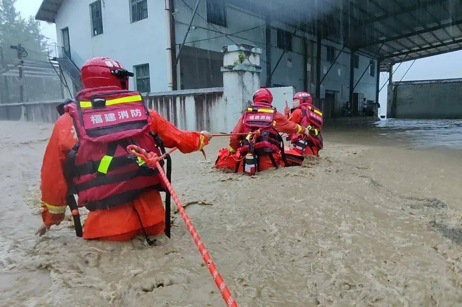 福建省消防救援总队机关举行仪式欢迎赴南平抗洪抢险指战员凯旋