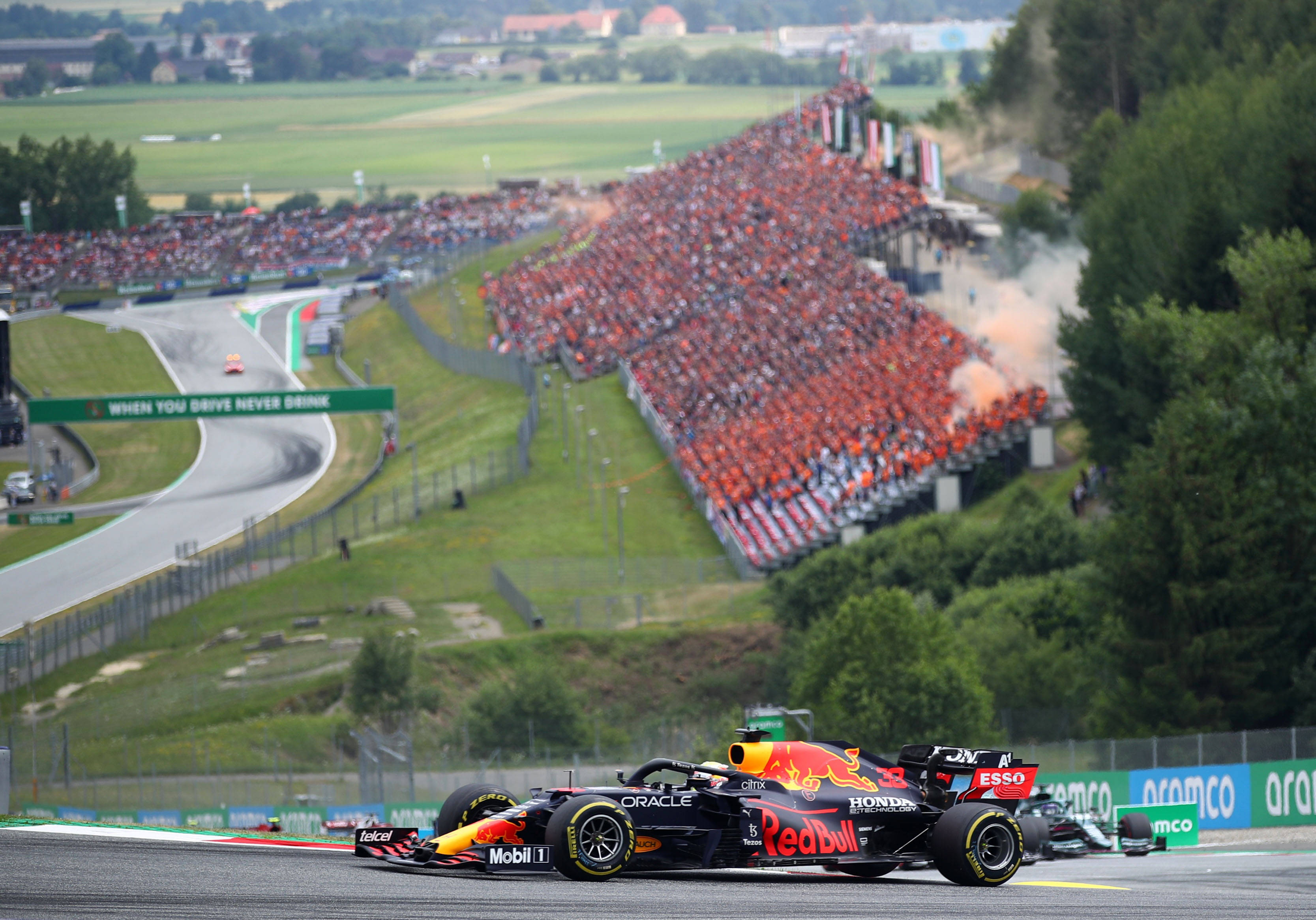 7月4日,维斯塔潘在比赛中.