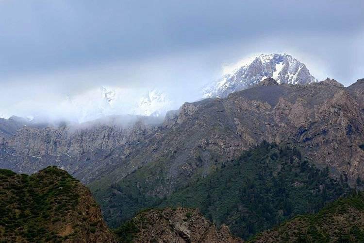 天山迷雾葱岭叠翠恍惚仙境