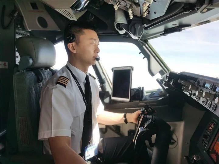 90后机长赵文江
