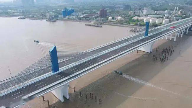 规划,鳌江之上共规划建设有6座大桥,其中鳌江一桥,瓯南大桥(鳌江三桥)