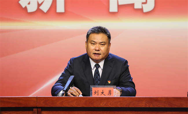 齐齐哈尔市副市长刘大勇介绍相关情况.