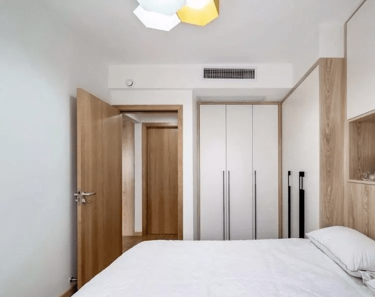 空间|衣柜要不要做到顶？听完装修师傅的话，才恍然大悟！